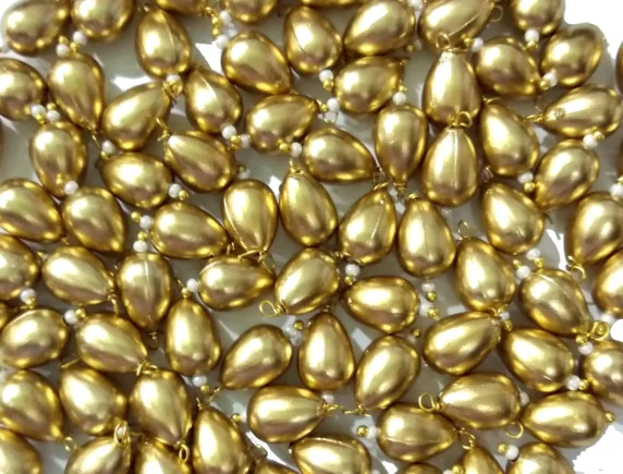 gold-Acrylic-Hanging-Beads