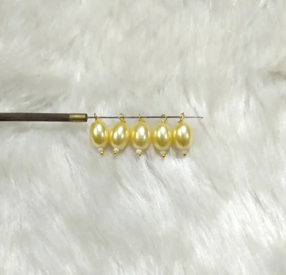 Acrylic-Hanging-Beads